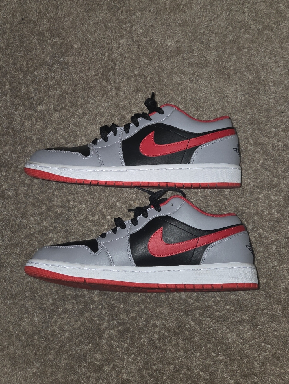 Men's size 10 Nike Air Jordan Low Tops - Picture 3 of 5